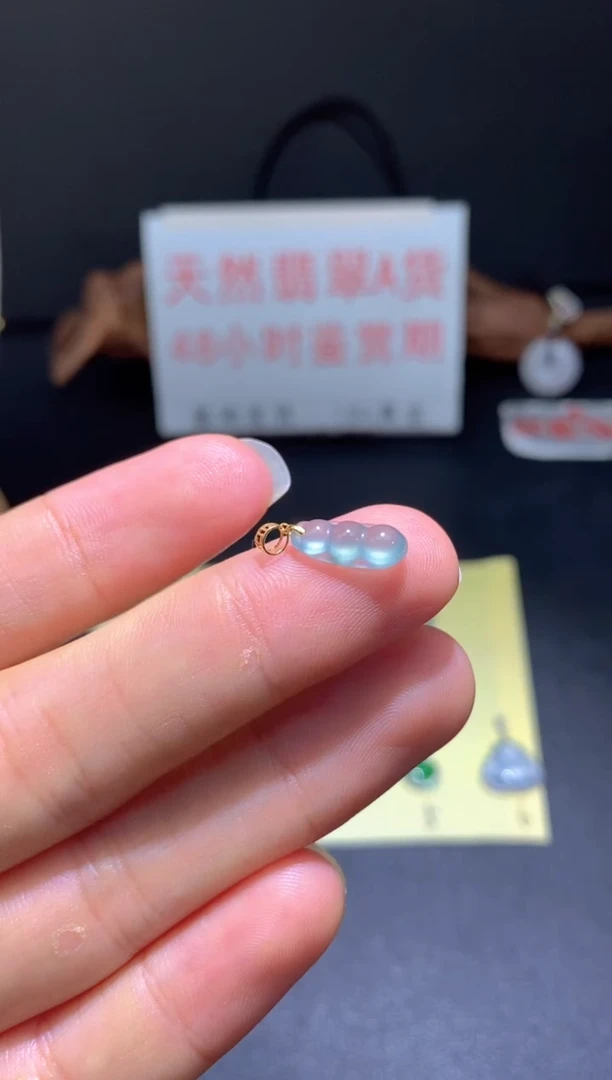 翡翠18K金镶嵌颈饰翡翠吊坠