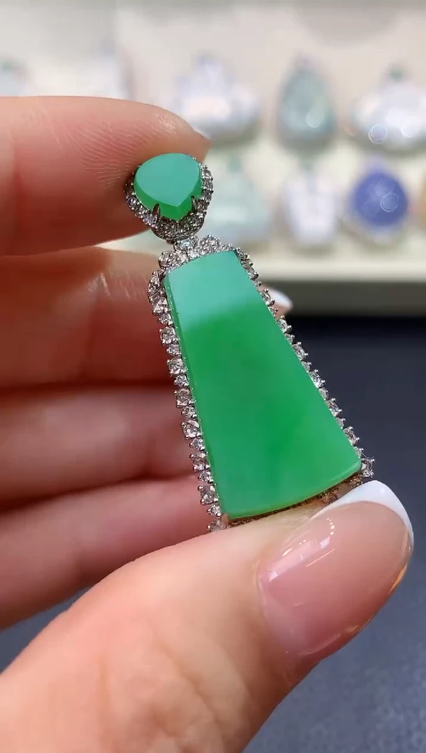 吊坠(不含链)18K金镶嵌翡翠A54