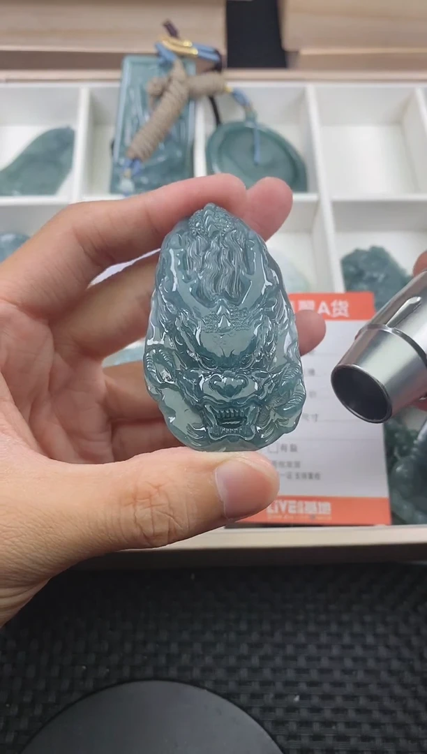 翡翠未镶嵌颈饰