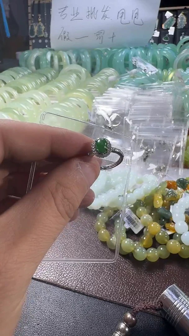 未镶嵌戒指翡翠1