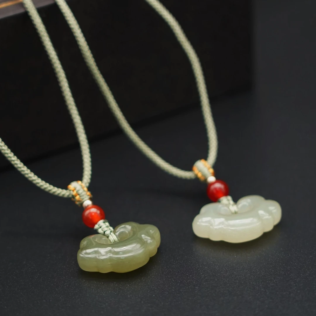 【久寻珠宝】天然和田玉祥云吊坠拍一发一（多样性发货）