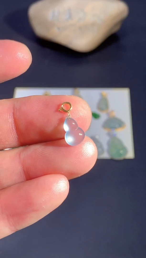 颈饰18K金镶嵌翡翠