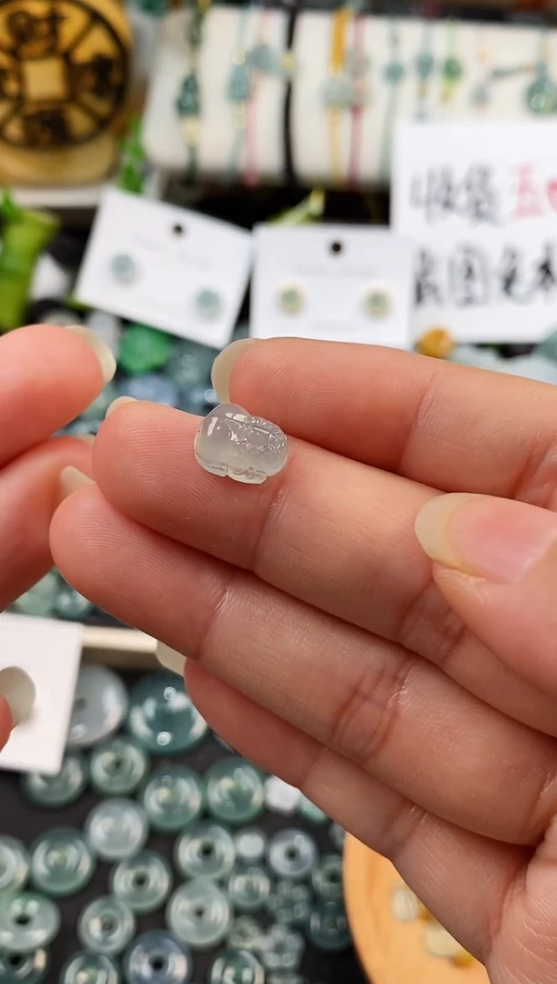 散珠翡翠冰种貔貅