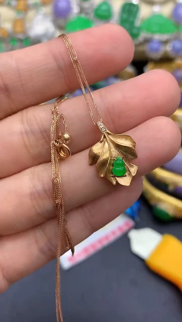 颈饰18K金镶嵌翡翠350-中国好珍宝