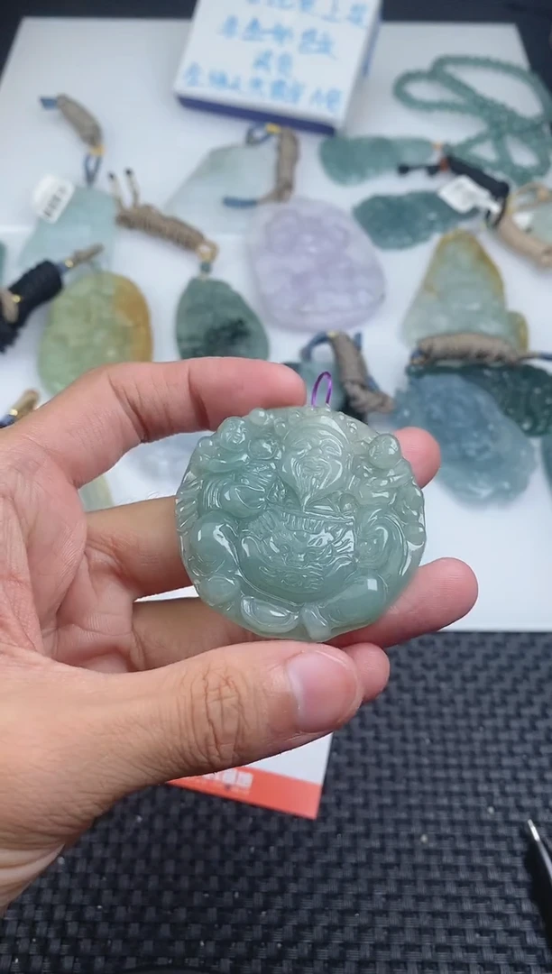 翡翠未镶嵌颈饰