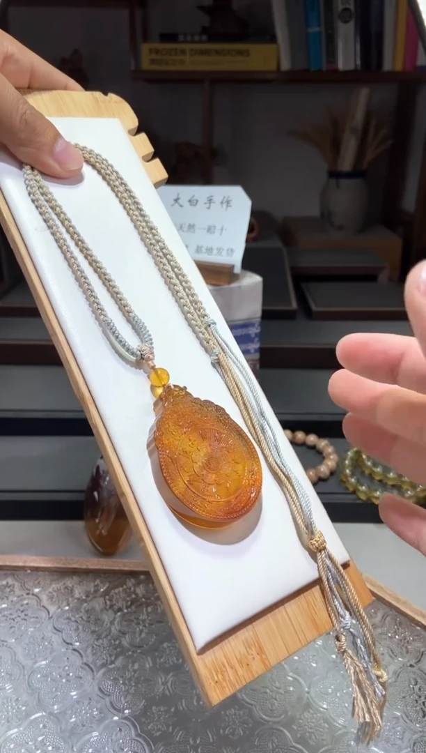 琥珀颈饰未镶嵌九宫八卦