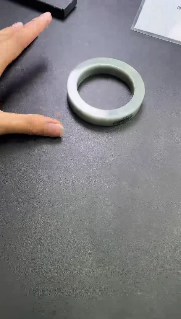 未镶嵌手镯定制翡翠手镯