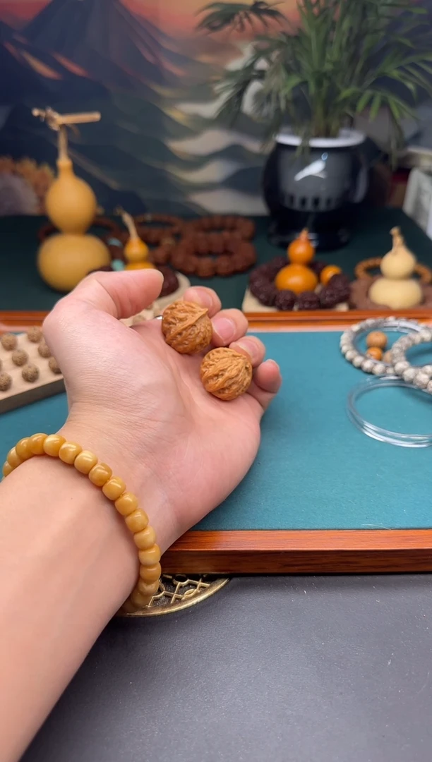 【闪购商品】文玩核桃吊坠小秋子一对（小手捻）