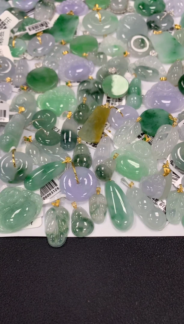 颈饰18K金镶嵌翡翠a货假一赔三支持复检百元上9元证书费自理