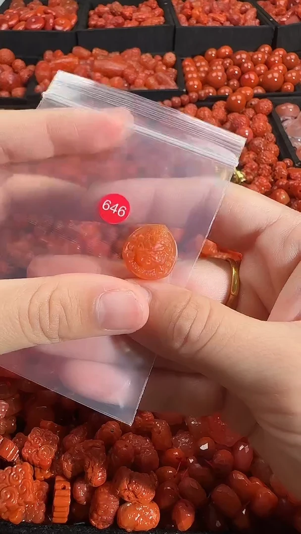 颈饰未镶嵌南红玛瑙1