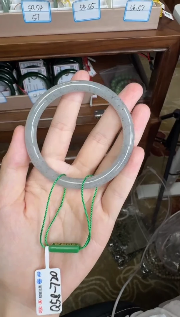 未镶嵌手镯和田玉56