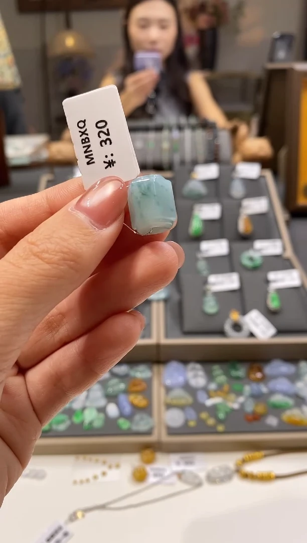 【闪购商品】颈饰未镶嵌翡翠路路通