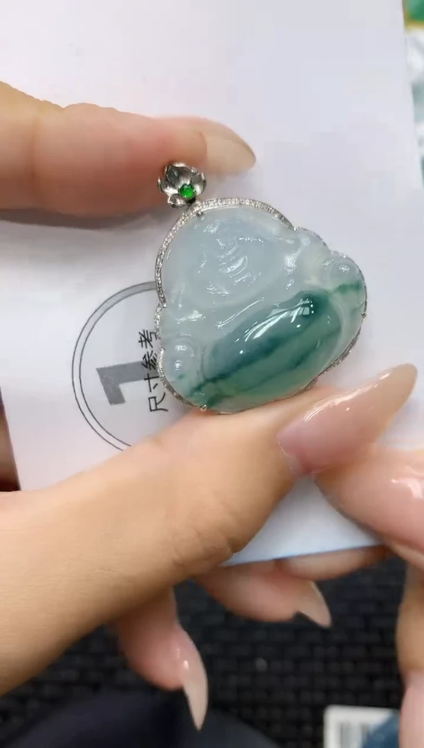 颈饰18K金镶嵌翡翠111111111111