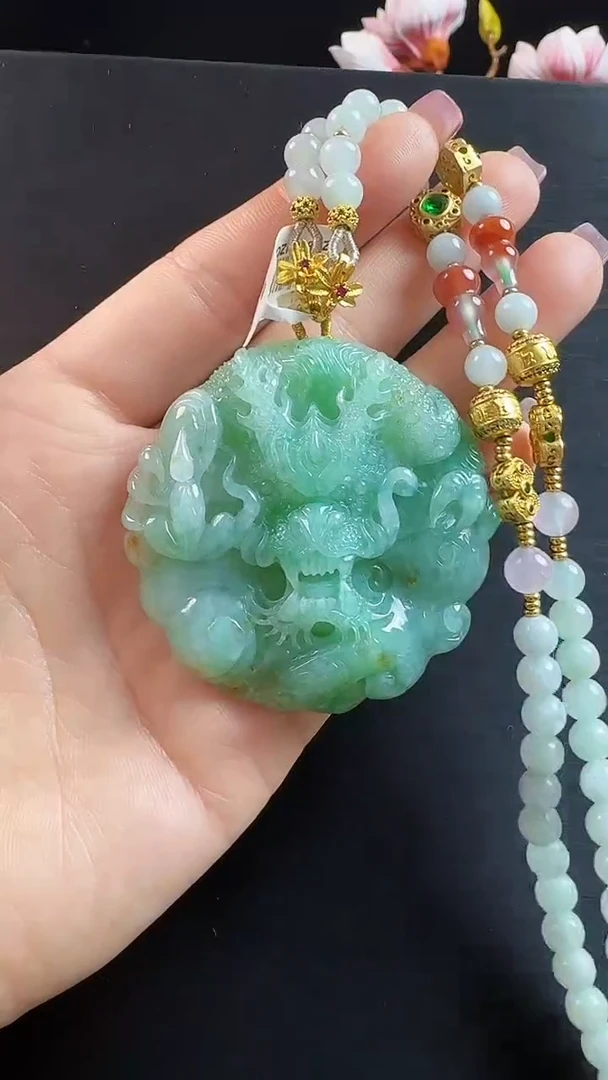 颈饰未镶嵌翡翠龙牌