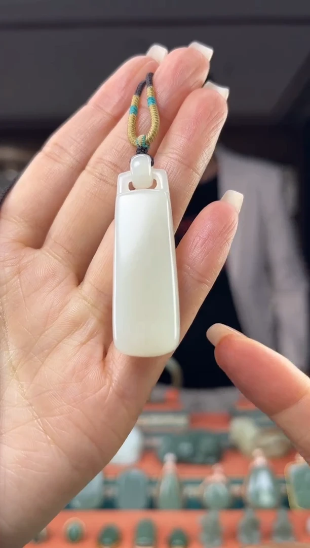 颈饰未镶嵌和田玉佩佩