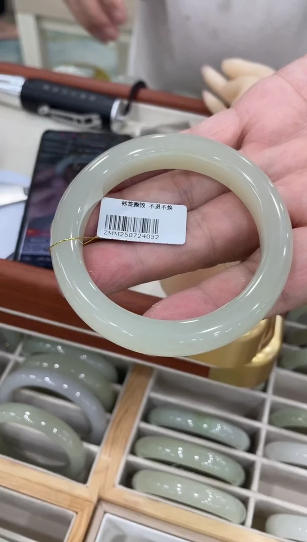 未镶嵌手镯和田玉58圈口 4052