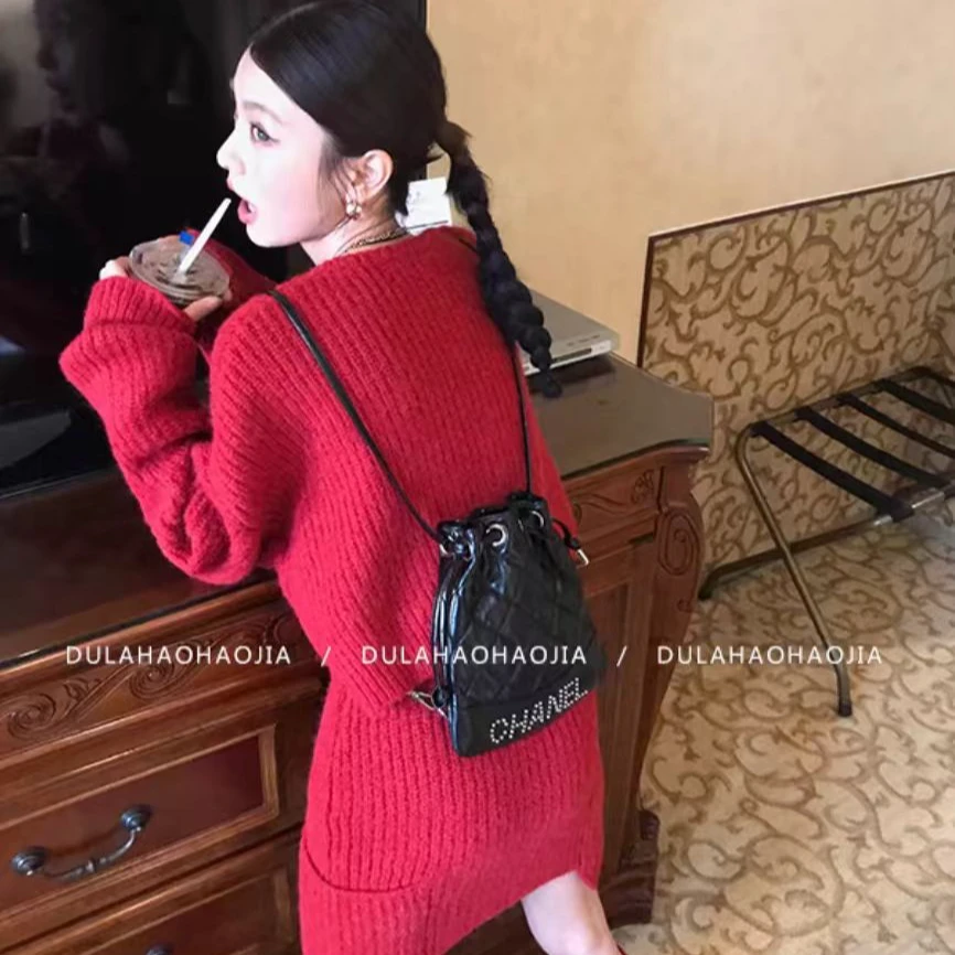 高级小众韩国拉链毛针织毛衣外套短裙袜套新年红三件套女