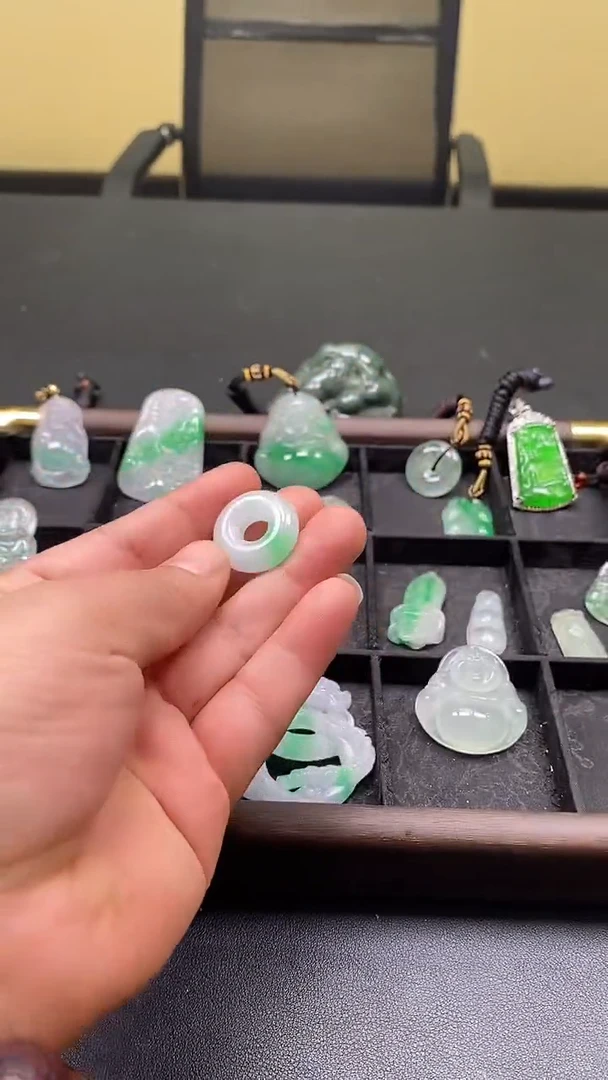 颈饰未镶嵌翡翠精美吊坠一物一拍