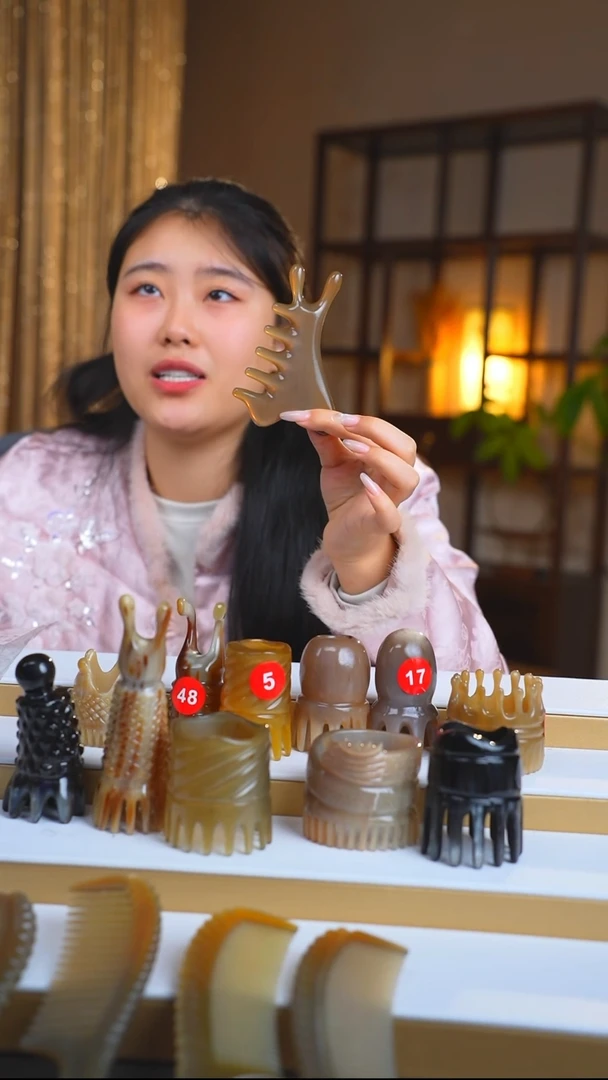 小怪兽多功能按摩梳