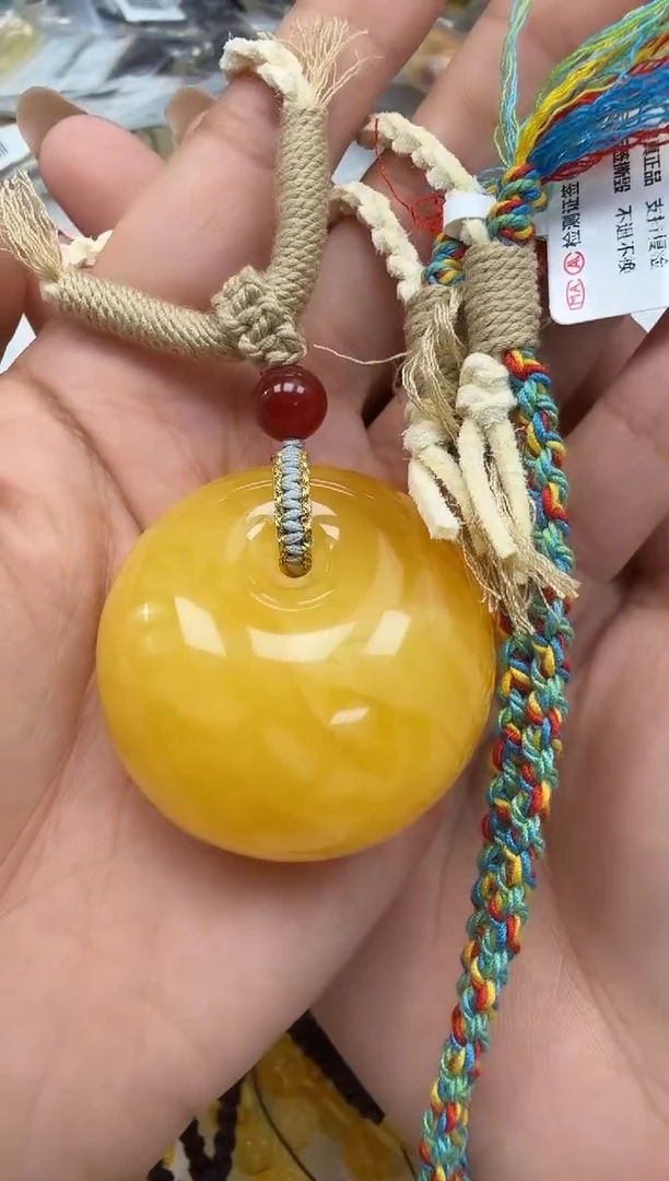未镶嵌琥珀裸石如图