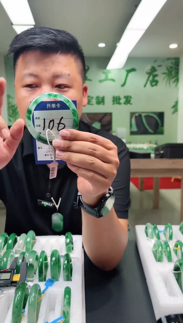 未镶嵌手镯石英质玉60