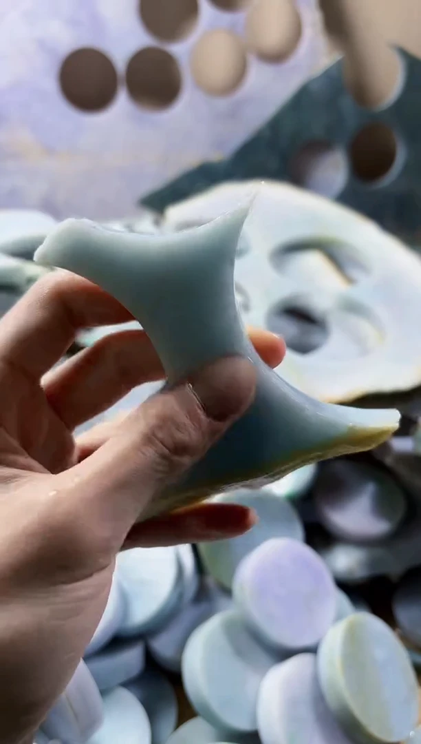 翡翠未镶嵌颈饰翡翠A货 陈谭468