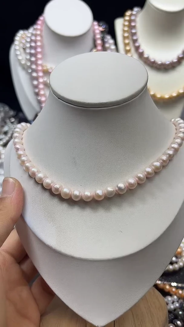 淡水珍珠未镶嵌颈饰人