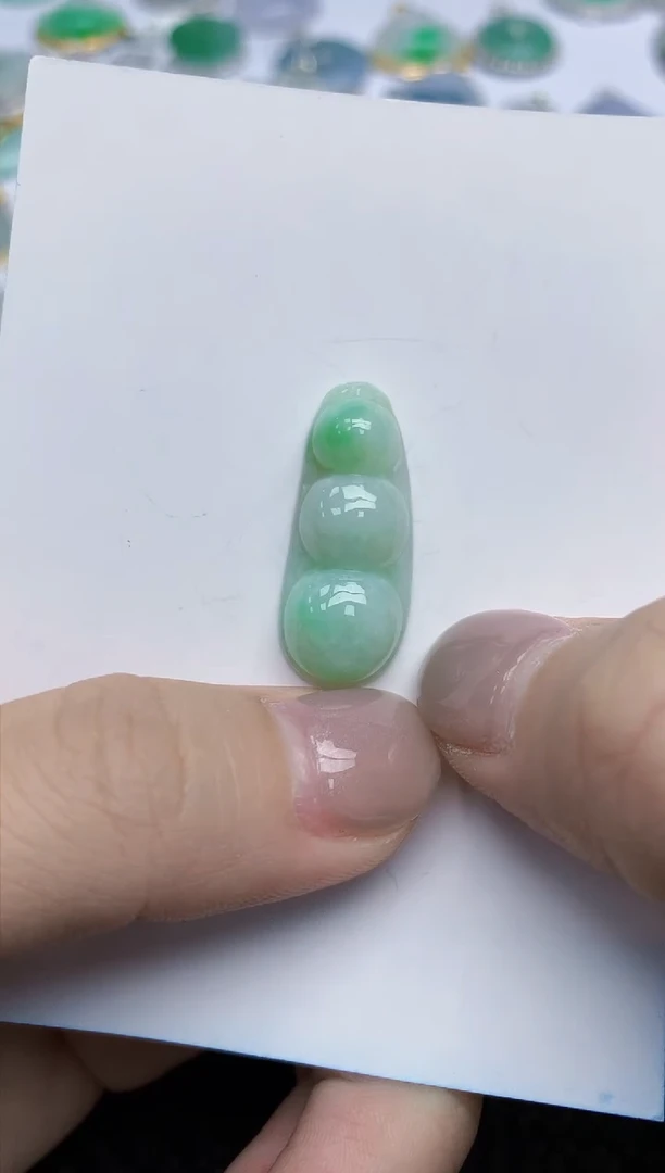 【闪购商品】翡翠颈饰未镶嵌天然翡翠A货