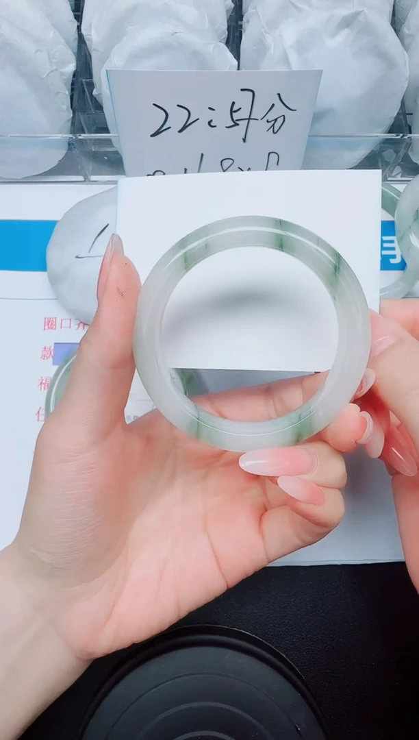 石英质玉手镯未镶嵌16/54.7