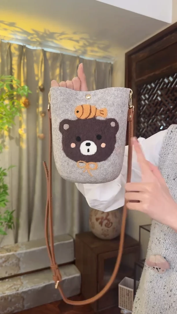 羊毛非遗纯手工包  手机包鱼小熊