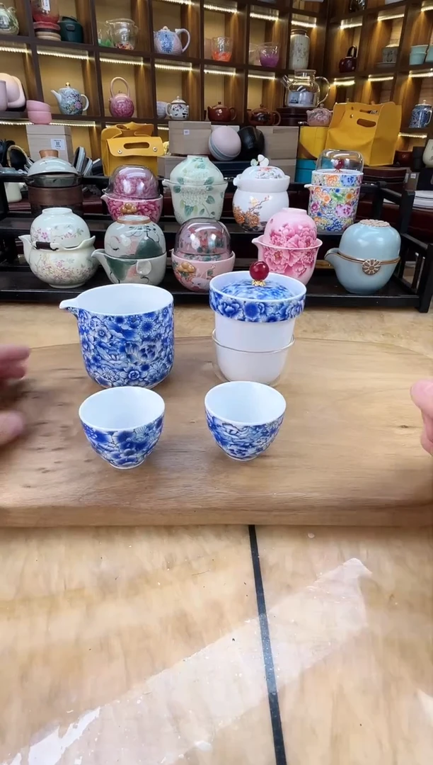 【闪购商品】青花珐琅彩旅行带刺绣包.。