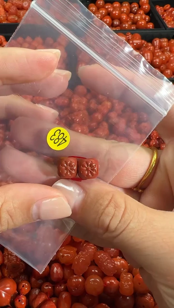 颈饰未镶嵌南红玛瑙1