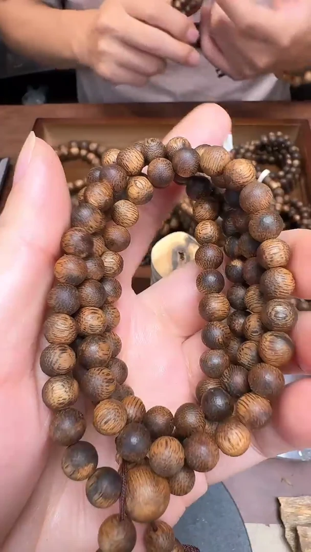 沉香手串海南绿奇楠0.7的20克+