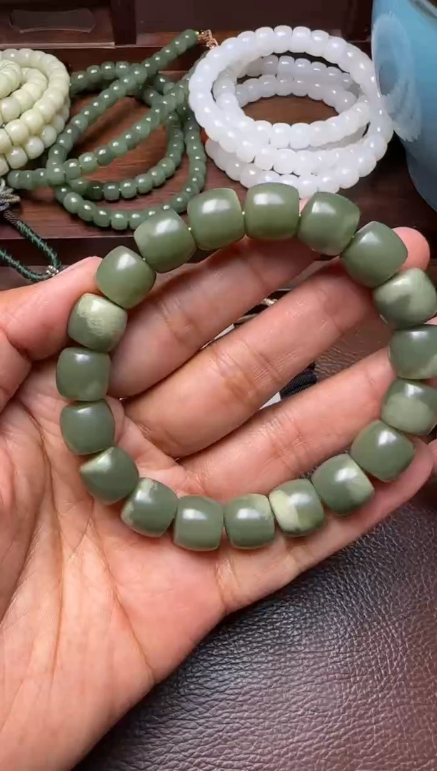 未镶嵌和田玉挂件和田玉豆青手串