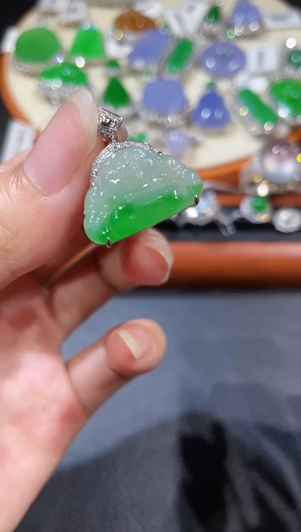 吊坠(不含链)18K金镶嵌翡翠佛