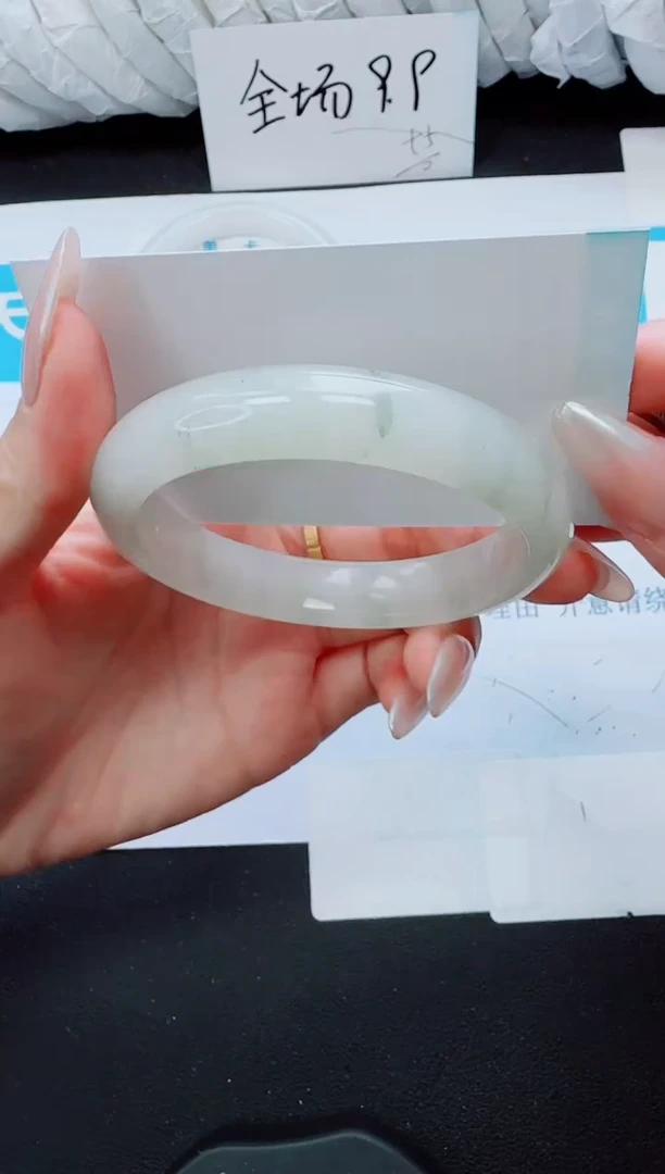 石英质玉手镯未镶嵌89/59