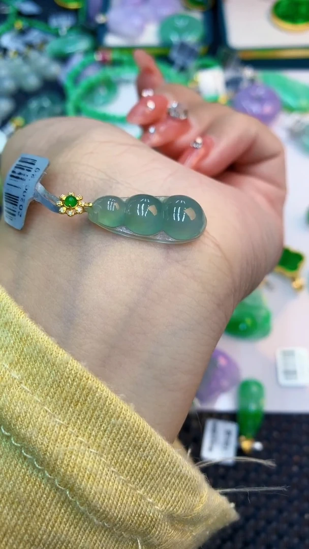 颈饰18K金镶嵌翡翠1