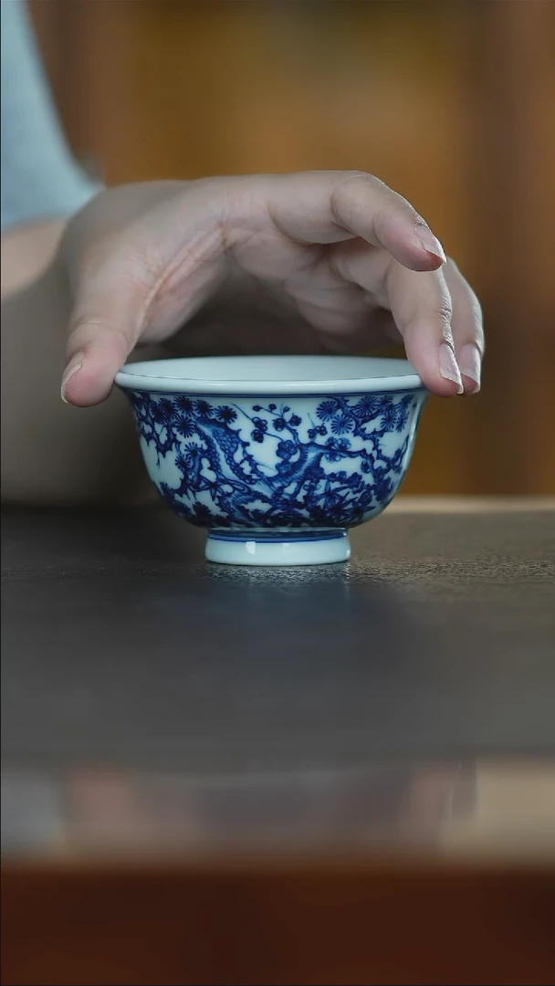 青花松竹梅压手杯