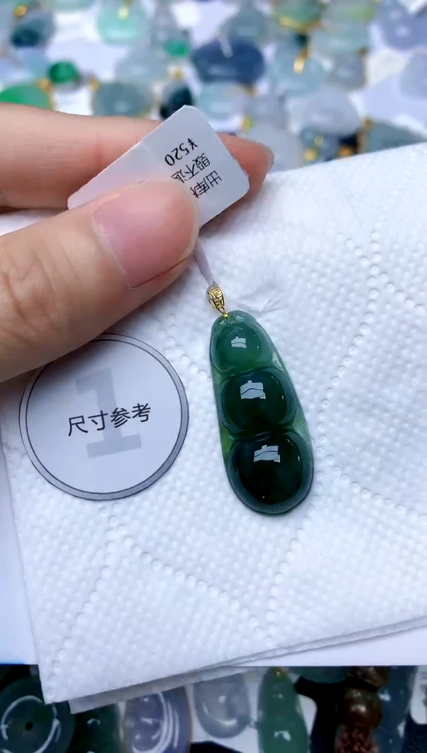 颈饰18K金镶嵌翡翠天然A货翡翠