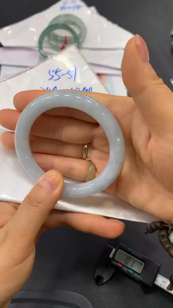 未镶嵌手镯翡翠圆条55-57买断价不退换