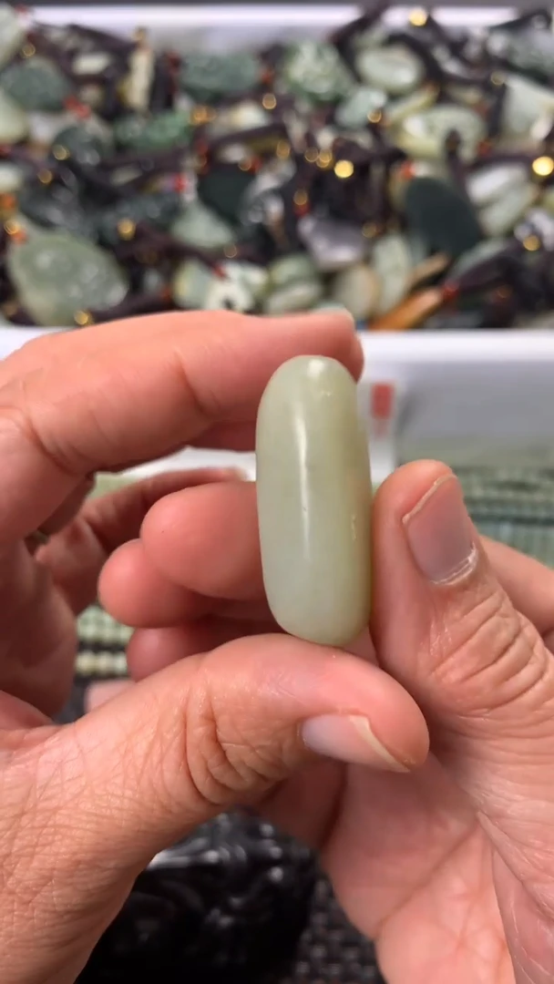 【闪购商品】和田玉颈饰未镶嵌多样性发货没有证书拍一发一有瑕