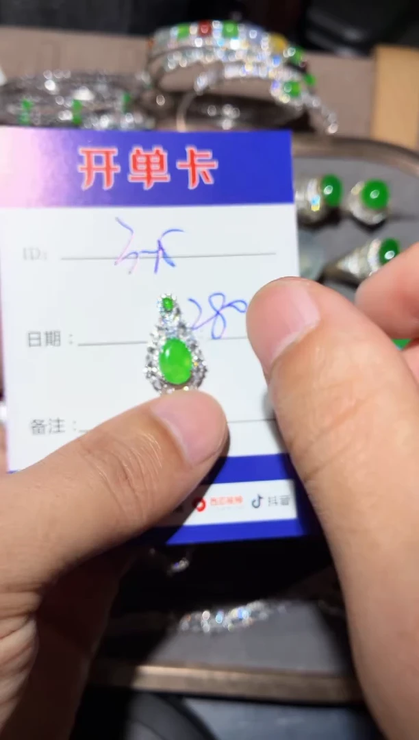 颈饰银S925镶嵌翡翠张****y张知