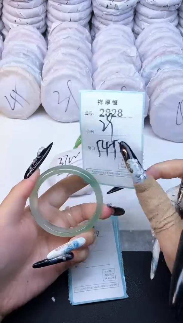 玛瑙/玉髓手镯未镶嵌2828