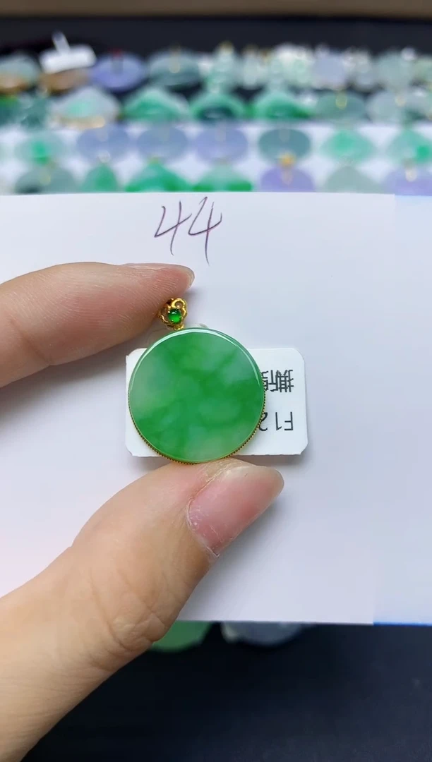 翡翠18K金镶嵌颈饰 天然缅甸翡翠A货