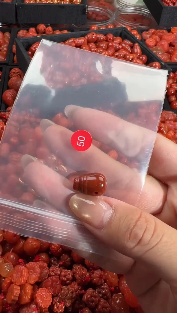 南红玛瑙未镶嵌颈饰1