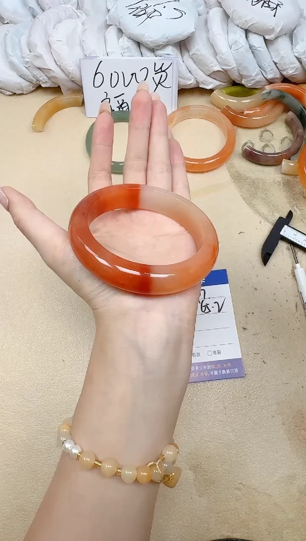 未镶嵌手镯石英质玉97/65.2