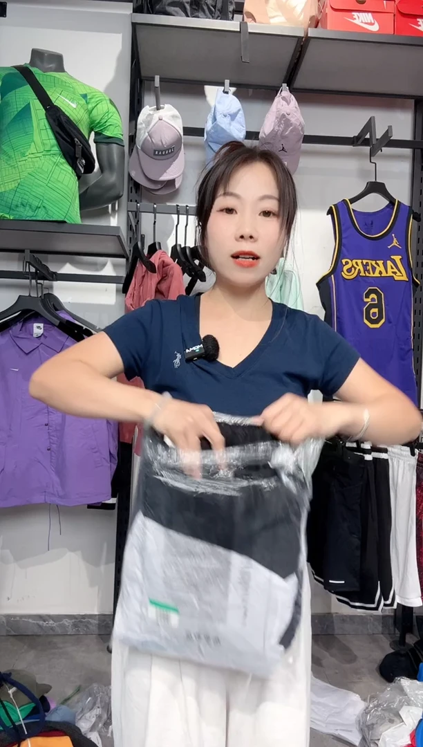 1132编码 瑕疵款直播间过款为准 尺码XL