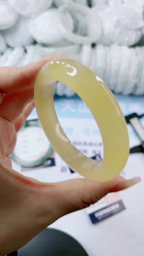 【闪购商品】石英质玉手镯未镶嵌0162753477多样性发货