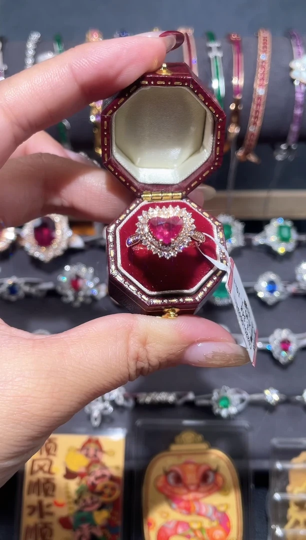 【闪购商品】红宝石戒指18K金镶嵌红宝石戒指