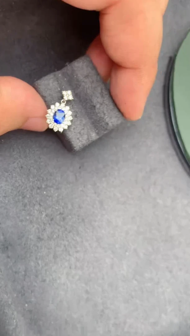 蓝宝石吊坠(不含链)18K金镶嵌55分皇家蓝吊坠